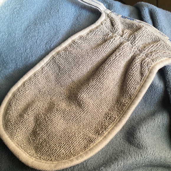Norwex body scrub mitt